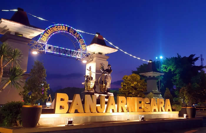 We provide Ngurah Rai International Airport, Denpasar (DPS), Bali pick-up and drop-off services to Banjarnegara, Central Java, along with reliable inter-hotel transfer to all destinations in Bali, East Java, Central Java, Yogyakarta, West Java, Jakarta, Banten, private car and van rental with driver in a range of well-maintained, air-conditioned vehicles, including Toyota Avanza 5-seater car, Toyota Innova 6-seater car, and Toyota Hiace 14-seater van to suit your travel needs.