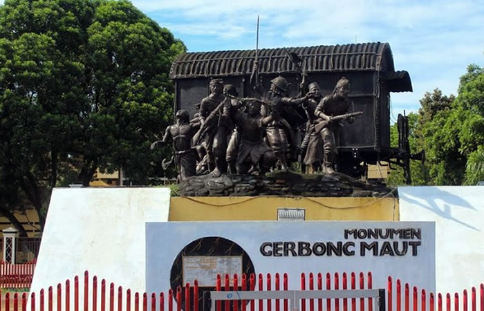 We provide Ngurah Rai International Airport, Denpasar (DPS), Bali pick-up and drop-off services to Bondowoso, East Java, along with reliable inter-hotel transfer to all destinations in Bali, East Java, Central Java, Yogyakarta, West Java, Jakarta, Banten, private car and van rental with driver in a range of well-maintained, air-conditioned vehicles, including Toyota Avanza 5-seater car, Toyota Innova 6-seater car, and Toyota Hiace 14-seater van to suit your travel needs.