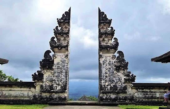 We provide Ngurah Rai International Airport, Denpasar (DPS) pick-up and drop-off services to Karangasem, along with reliable inter-hotel to all destinations in Bali, East Java, Central Java, Yogyakarta, West Java, Jakarta, Banten, private car and van rental with driver in a range of well-maintained, air-conditioned vehicles, including Toyota Avanza 5-seater car, Toyota Innova 6-seater car, and Toyota Hiace 14-seater van to suit your travel needs.