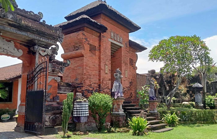 We provide Ngurah Rai International Airport, Denpasar (DPS) pick-up and drop-off services to Kerambitan, along with reliable inter-hotel transfers to all destinations in Bali, East Java, Central Java, Yogyakarta, West Java, Jakarta, Banten, private car and van rental with driver in a range of well-maintained, air-conditioned vehicles, including Toyota Avanza 5-seater car, Toyota Innova 6-seater car, and Toyota Hiace 14-seater van to suit your travel needs.