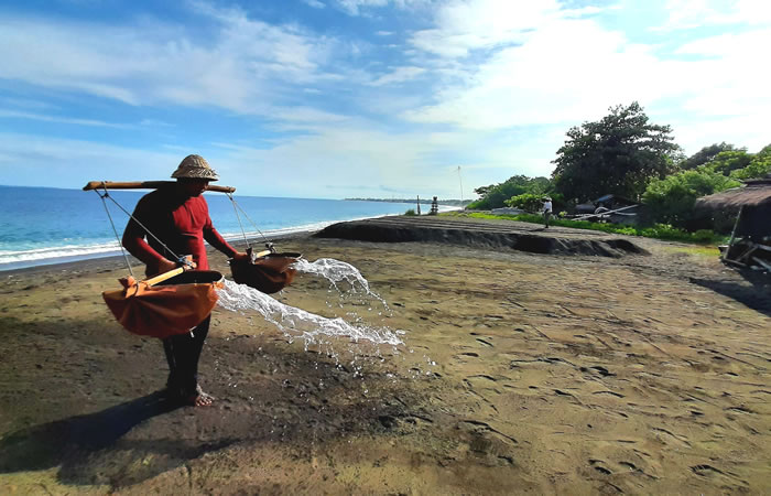 We provide Ngurah Rai International Airport, Denpasar (DPS) pick-up and drop-off services to Kusamba, along with reliable inter-hotel transfers to all destinations in Bali, East Java, Central Java, Yogyakarta, West Java, Jakarta, Banten, private car and van rental with driver in a range of well-maintained, air-conditioned vehicles, including Toyota Avanza 5-seater car, Toyota Innova 6-seater car, and Toyota Hiace 14-seater van to suit your travel needs.
