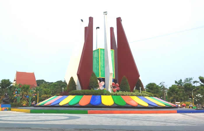 We provide Ngurah Rai International Airport, Denpasar (DPS), Bali pick-up and drop-off services to Mojokerto, East Java, along with reliable inter-hotel transfer to all destinations in Bali, East Java, Central Java, Yogyakarta, West Java, Jakarta, Banten, private car and van rental with driver in a range of well-maintained, air-conditioned vehicles, including Toyota Avanza 5-seater car, Toyota Innova 6-seater car, and Toyota Hiace 14-seater van to suit your travel needs.
