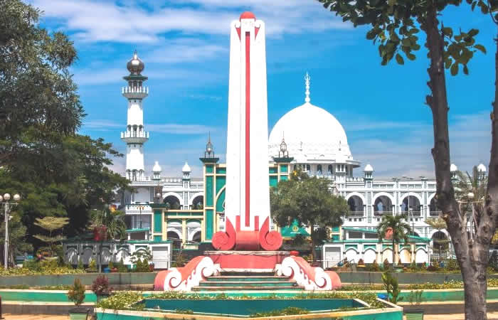 We provide Ngurah Rai International Airport, Denpasar (DPS), Bali pick-up and drop-off services to Pasuruan, East Java, along with reliable inter-hotel transfer to all destinations in Bali, East Java, Central Java, Yogyakarta, West Java, Jakarta, Banten, private car and van rental with driver in a range of well-maintained, air-conditioned vehicles, including Toyota Avanza 5-seater car, Toyota Innova 6-seater car, and Toyota Hiace 14-seater van to suit your travel needs.