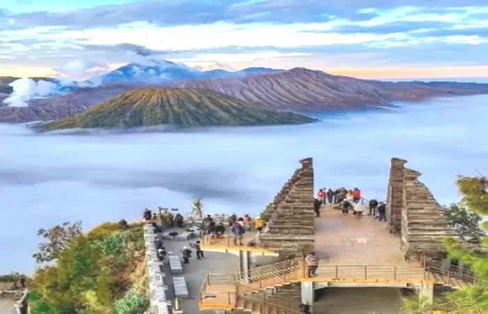 We provide Ngurah Rai International Airport, Denpasar (DPS), Bali pick-up and drop-off services to Probolinggo, East Java, along with reliable inter-hotel transfer to all destinations in Bali, East Java, Central Java, Yogyakarta, West Java, Jakarta, Banten, private car and van rental with driver in a range of well-maintained, air-conditioned vehicles, including Toyota Avanza 5-seater car, Toyota Innova 6-seater car, and Toyota Hiace 14-seater van to suit your travel needs.