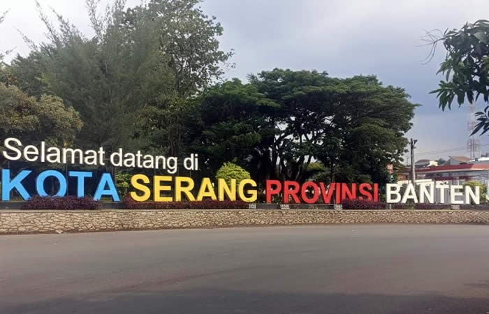 We provide Ngurah Rai International Airport, Denpasar (DPS), Bali pick-up and drop-off services to Serang, Banten, along with reliable inter-hotel transfer to all destinations in Bali, East Java, Central Java, Yogyakarta, West Java, Jakarta, Banten, private car and van rental with driver in a range of well-maintained, air-conditioned vehicles, including Toyota Avanza 5-seater car, Toyota Innova 6-seater car, and Toyota Hiace 14-seater van to suit your travel needs.