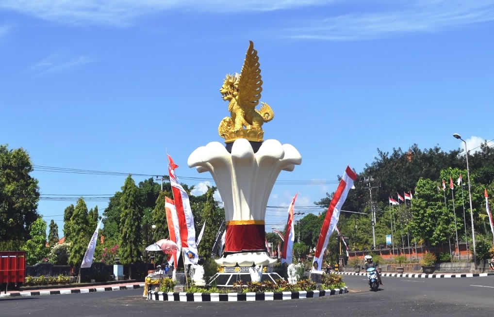 We provide Ngurah Rai International Airport, Denpasar (DPS) pick-up and drop-off services to Singaraja, along with reliable inter-hotel transfers to all destinations in Bali, East Java, Central Java, Yogyakarta, West Java, Jakarta, Banten, private car and van rental with driver in a range of well-maintained, air-conditioned vehicles, including Toyota Avanza 5-seater car, Toyota Innova 6-seater car, and Toyota Hiace 14-seater van to suit your travel needs.