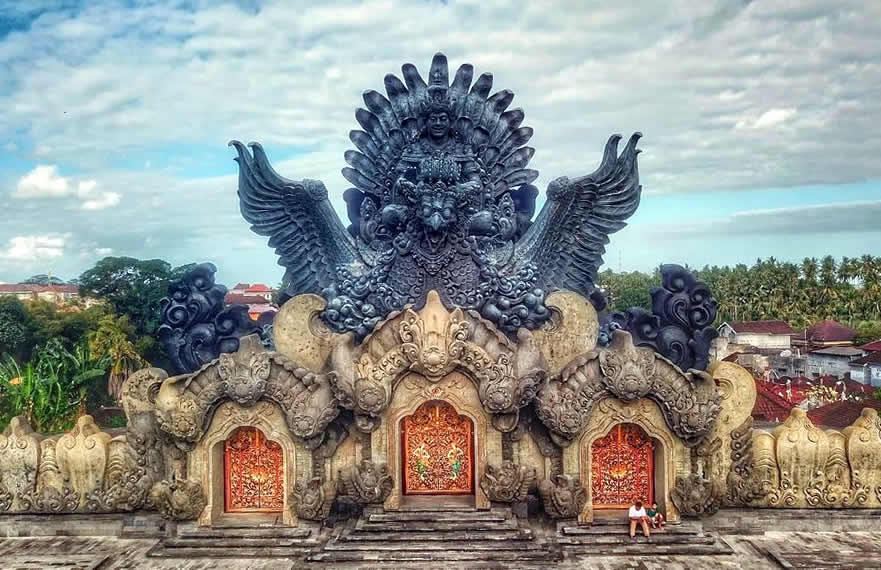 We provide Ngurah Rai International Airport, Denpasar (DPS) pick-up and drop-off services to Tabanan, along with reliable inter-hotel transfers to all destinations in Bali, East Java, Central Java, Yogyakarta, West Java, Jakarta, Banten, private car and van rental with driver in a range of well-maintained, air-conditioned vehicles, including Toyota Avanza 5-seater car, Toyota Innova 6-seater car, and Toyota Hiace 14-seater van to suit your travel needs.