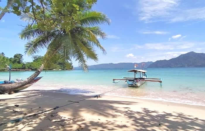 We provide Ngurah Rai International Airport, Denpasar (DPS), Bali pick-up and drop-off services to Trenggalek, East Java, along with reliable inter-hotel transfer to all destinations in Bali, East Java, Central Java, Yogyakarta, West Java, Jakarta, Banten, private car and van rental with driver in a range of well-maintained, air-conditioned vehicles, including Toyota Avanza 5-seater car, Toyota Innova 6-seater car, and Toyota Hiace 14-seater van to suit your travel needs.