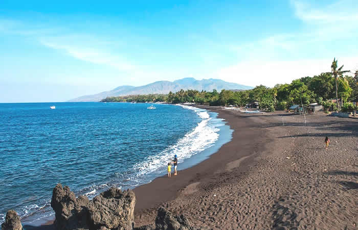 We provide Ngurah Rai International Airport, Denpasar (DPS) pick-up and drop-off services to Tulamben, along with reliable inter-hotel transfers to all destinations in Bali, East Java, Central Java, Yogyakarta, West Java, Jakarta, Banten, private car and van rental with driver in a range of well-maintained, air-conditioned vehicles, including Toyota Avanza 5-seater car, Toyota Innova 6-seater car, and Toyota Hiace 14-seater van to suit your travel needs.